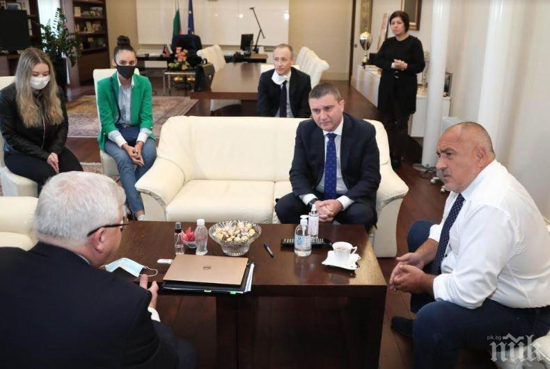 ПЪРВО В ПИК: Премиерът Борисов с добри новини за абитуриентите - ето какво разпореди след среща със зрелостници