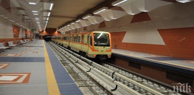 Шефът на метрото: Пътниците са 4 пъти по-малко