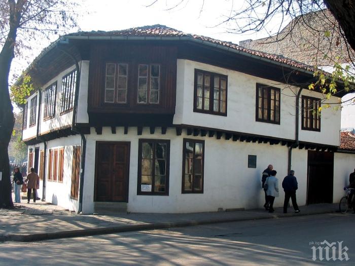 Отварят музеите, библиотеките и галериите в Севлиево