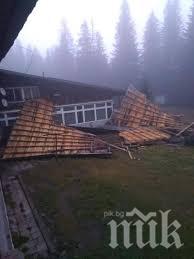 Ураганен вятър събори покрива на Военно окръжие във Враца