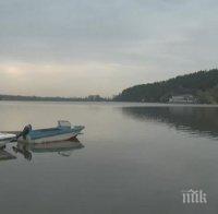 Маслени петна и умряла риба в Панчаревското езеро след авария във ВЕЦ 