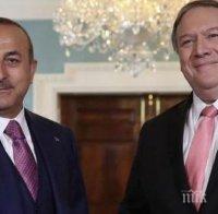 Външните министри на Турция и САЩ обсъдиха борбата с коронавируса