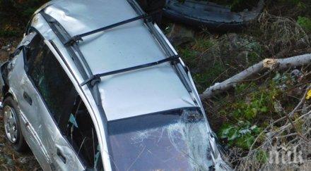 шофьорка изправи остър завой полетя колата метра