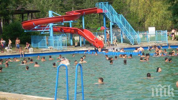 Поскъпват билетите за минералния плаж в Баня