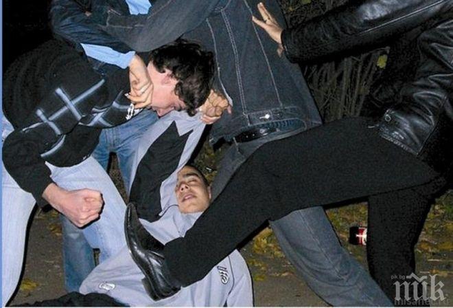 Зверски бой с метални пръти и боксове в петричкото село Първомай! Пребиха Матрицата