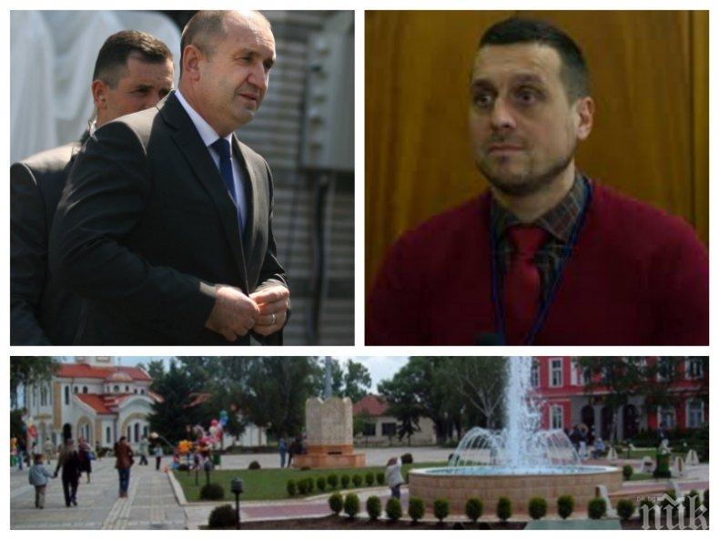 ИЗВЪНРЕДНО В ПИК TV! Кмет на ВМРО посрещна с камбанен звън и питка Румен Радев - как ще отговори президентът на протестиращите, които искат оставката му (ВИДЕО/СНИМКИ/ОБНОВЕНА)