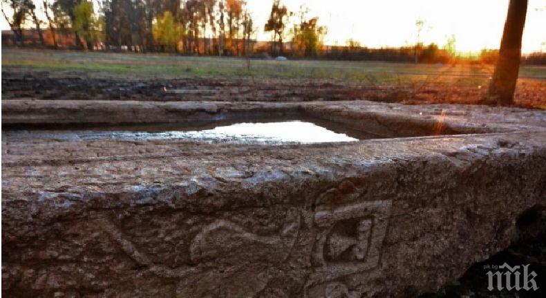 УНИКАЛНО: Археолози откриха във Варна късноантична римска надгробна плоча