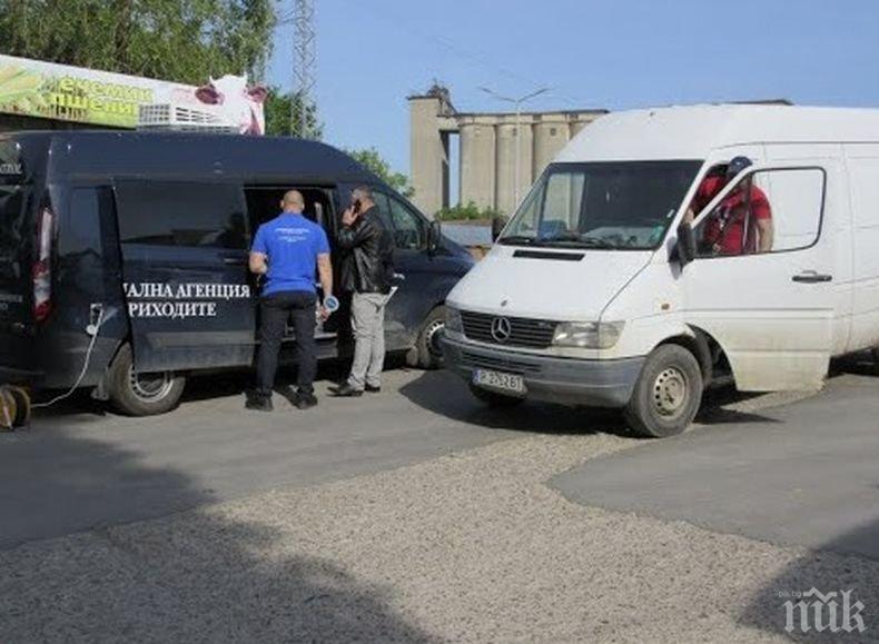Данъчните затвориха зеленчуковата борса в Русе заради проверки
