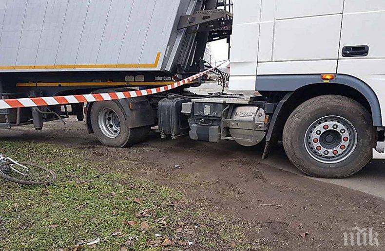 Камион премаза до смърт дядо на колело във Видинско