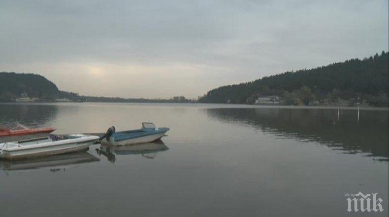 Маслени петна и умряла риба в Панчаревското езеро след авария във ВЕЦ Кокаляне