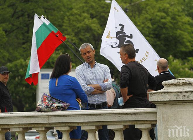 СКАНДАЛ: МВР спипали мъж под карантина на протеста на Копейкин 