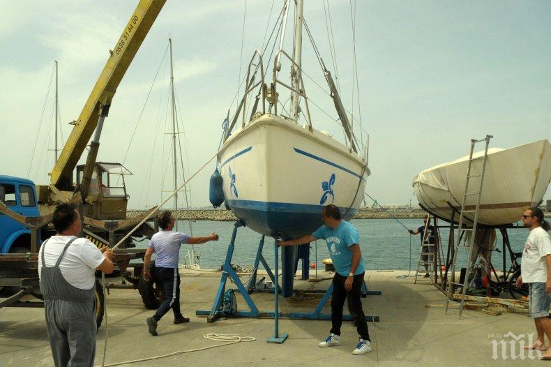 Бургаските ветроходци вече се готвят за сезона (СНИМКИ)