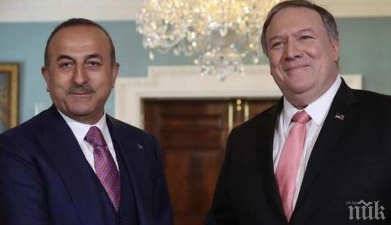 Външните министри на Турция и САЩ обсъдиха борбата с коронавируса