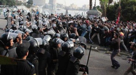 343 души загинали размириците египет