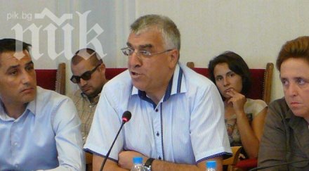 дясната ръка жан виденов бнб свещена крава