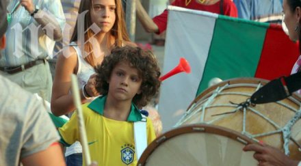 протестиращите подвикват хей празния парламент