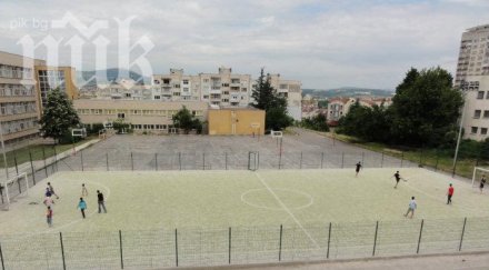 учители пускат директорка училище