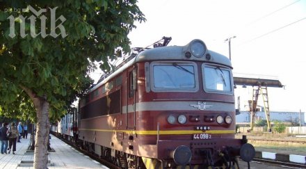 възстановено движението гарите синдел повеляново