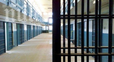 затворник годишна присъда духна обявен национално издирване