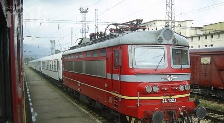 влаковете все стигат варна инцидента гара езерово