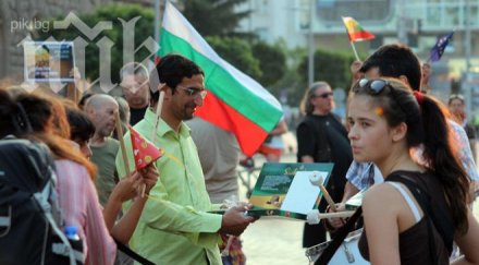 останаха 100 протестиращи парламента