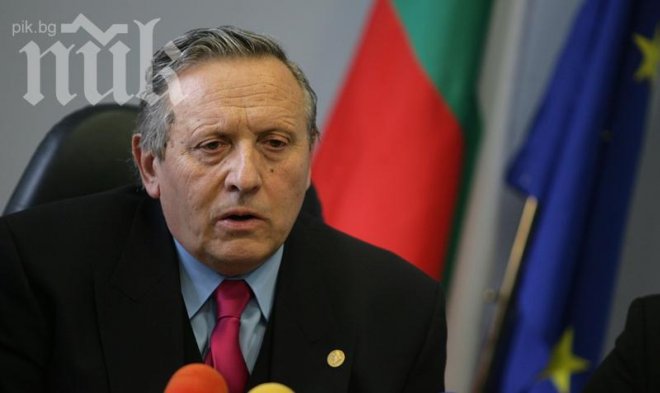 След Фандъкова обраха и шефа на БАН