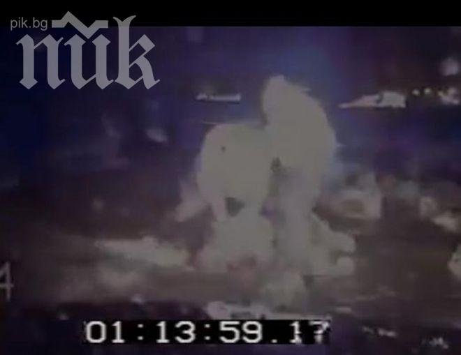 Полицаи спукаха от бой човек – спял в колата си (видео)