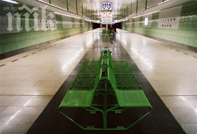 Пътник падна на релсите на метрото на станция Западен парк