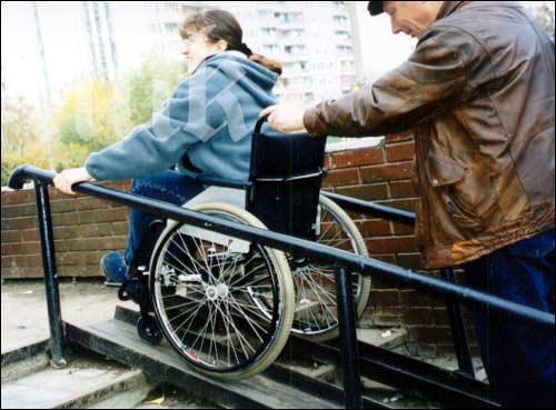 Придружителите на инвалидите получават едва 12 стотинки на ден 