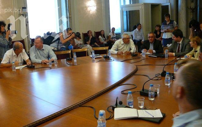 „Атака“ избяга от обсъждането на президентското вето в бюджетната комисия