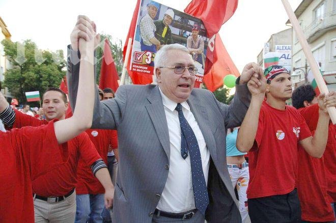 Проф. Любен Корнезов: Михаил Миков не спази Конституцията