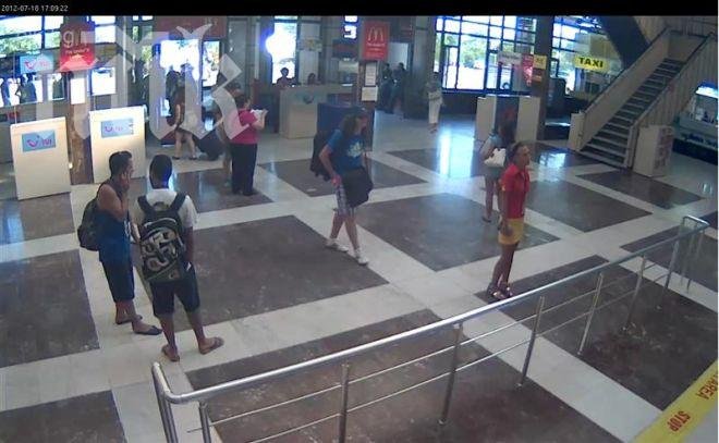 Токът на летището в Сарафово стана като в дискотека, пътниците в паника