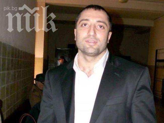 Митьо Очите се кипри до кмета на Свети Влас на благотворителен бал