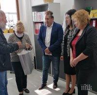 Общински съветници от ГЕРБ дариха 200 шлема на 3 училища в Карнобат