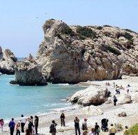 Кипър дава начало на плажния сезон със строги изисквания заради коронавируса