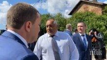 ПЪРВО В ПИК TV: Борисов рамо до рамо с Горанов напук на БСП - инспектират ВиК тръбите в Перник (ОБНОВЕНА)