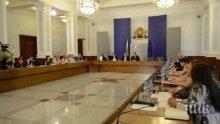 Тристранката ще заседава извънредно