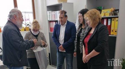 общински съветници герб дариха 200 шлема училища карнобат