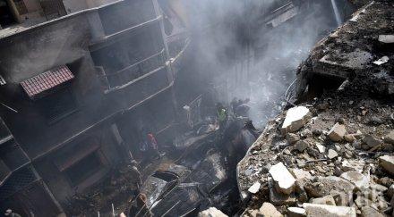 ИЗВЪНРЕДНО: Вижте авиокатастрофата в Пакистан (ВИДЕО)