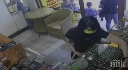 крадла предпазна маска задигна златно колие 3000