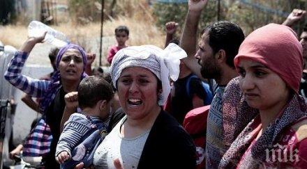 млада афганистанка убита своя сънародничка бежанския лагер остров лесбос