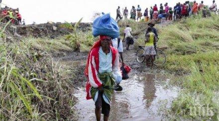пет жертви мощния циклон удари бангладеш източна индия