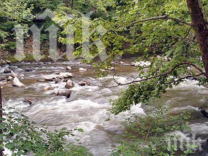 Прокуратурата в Разлог се самосезира заради замърсяване на река Места