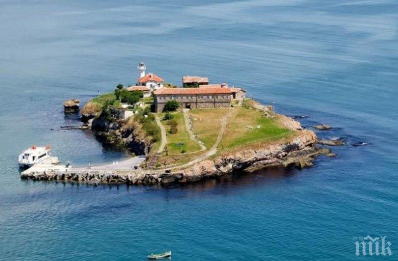 Разширяват пристана на остров Света Анастасия