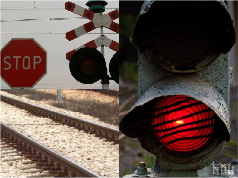 Инцидент на жп прелез спря влака Карлово-Бургас