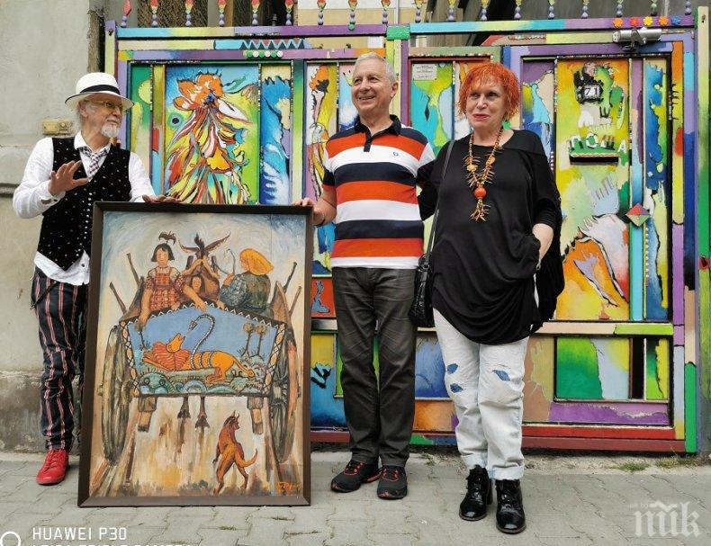 Цветен пърформънс по време коронавирус: Иван Яхнаджиев украси столицата със своя творба, проф. Герджиков освети събитието (СНИМКИ)