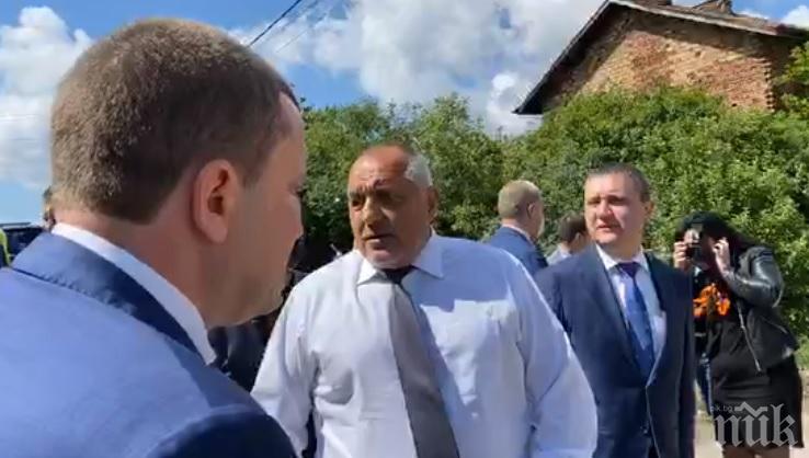 ПЪРВО В ПИК TV: Борисов рамо до рамо с Горанов напук на БСП - инспектират ВиК тръбите в Перник (ОБНОВЕНА)