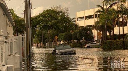 страшна буря наводни маями видео