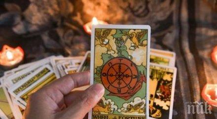 показват таро картите юни