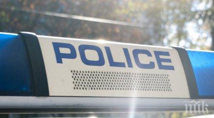 мъж вряза група хора насред мюнхен